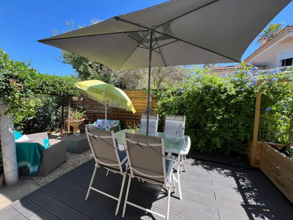 Patio, Garden, Dining area