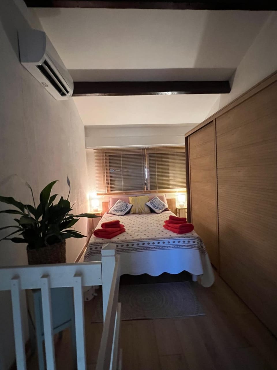 Bed, Bedroom, towels, air conditioner