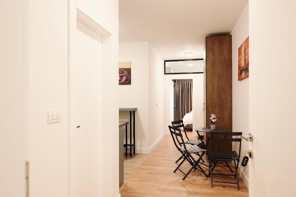 Seating area, Dining area, air conditioner