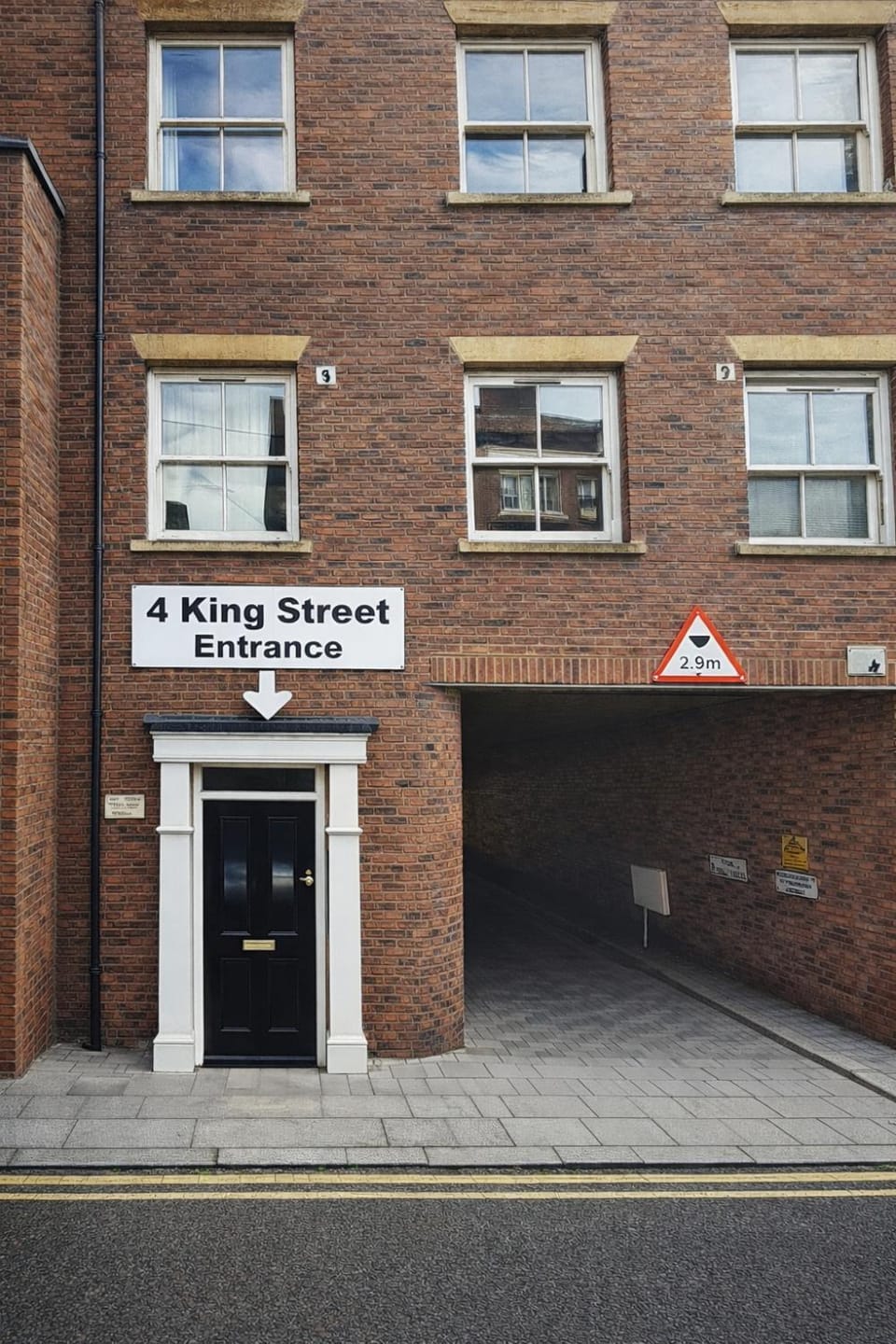 Facade/entrance