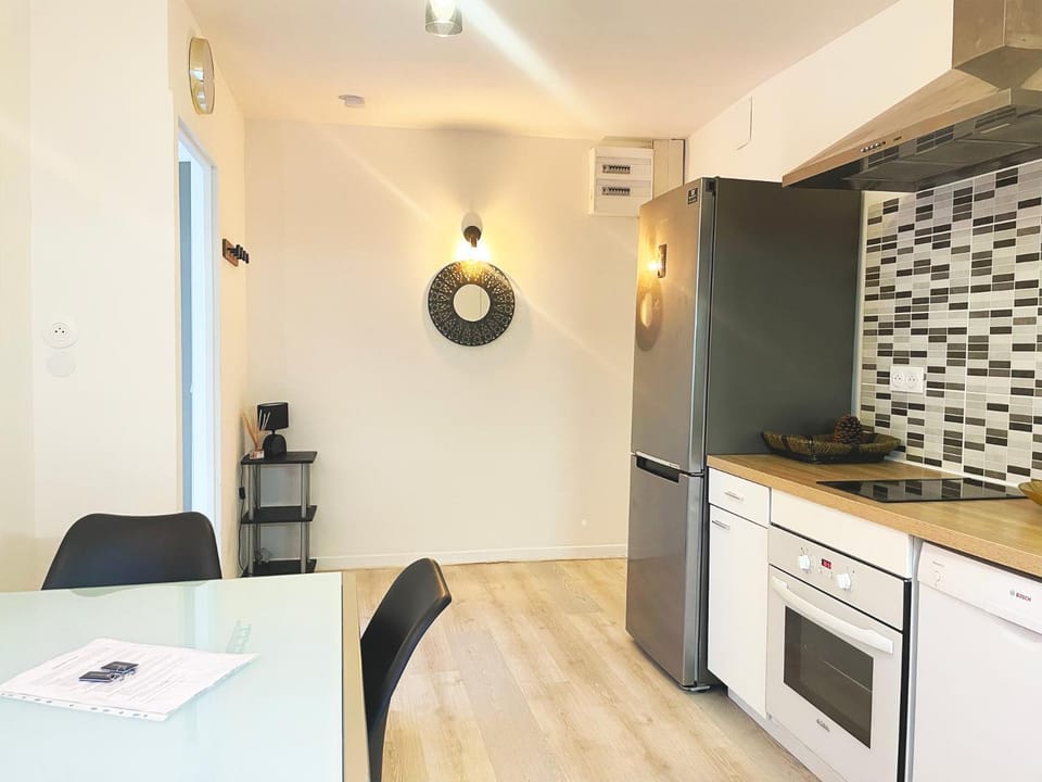 Dining area, kitchen