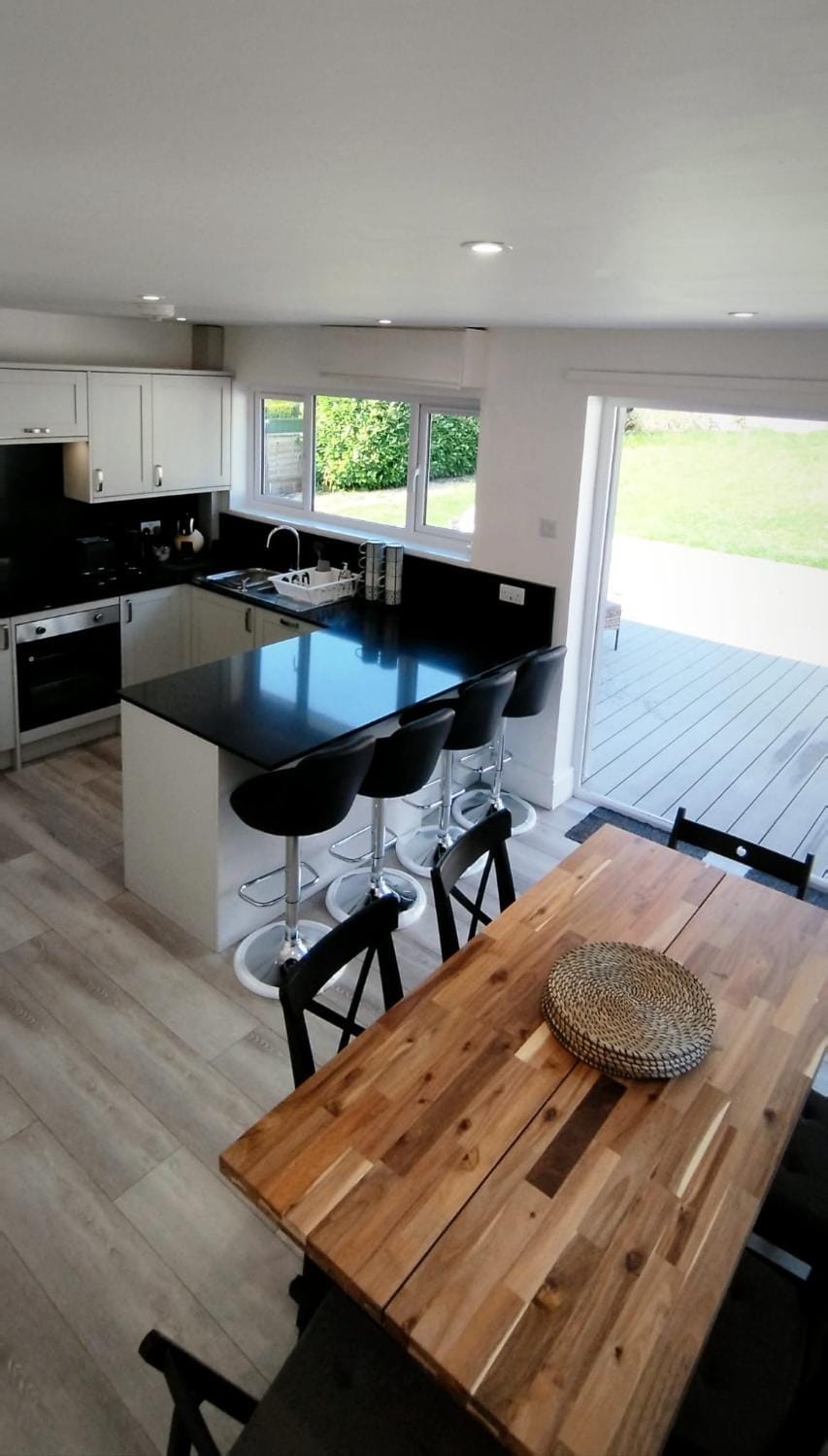 Kitchen or kitchenette, microwave, stove