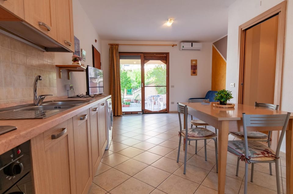 Kitchen or kitchenette, Dining area, dishwasher, oven, stove