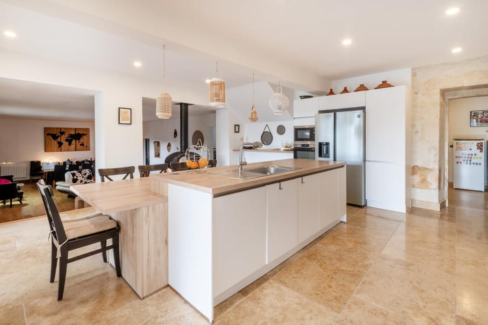 Kitchen or kitchenette, Dining area, dishwasher, oven, stove