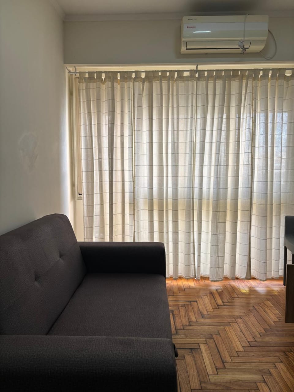 Seating area, air conditioner