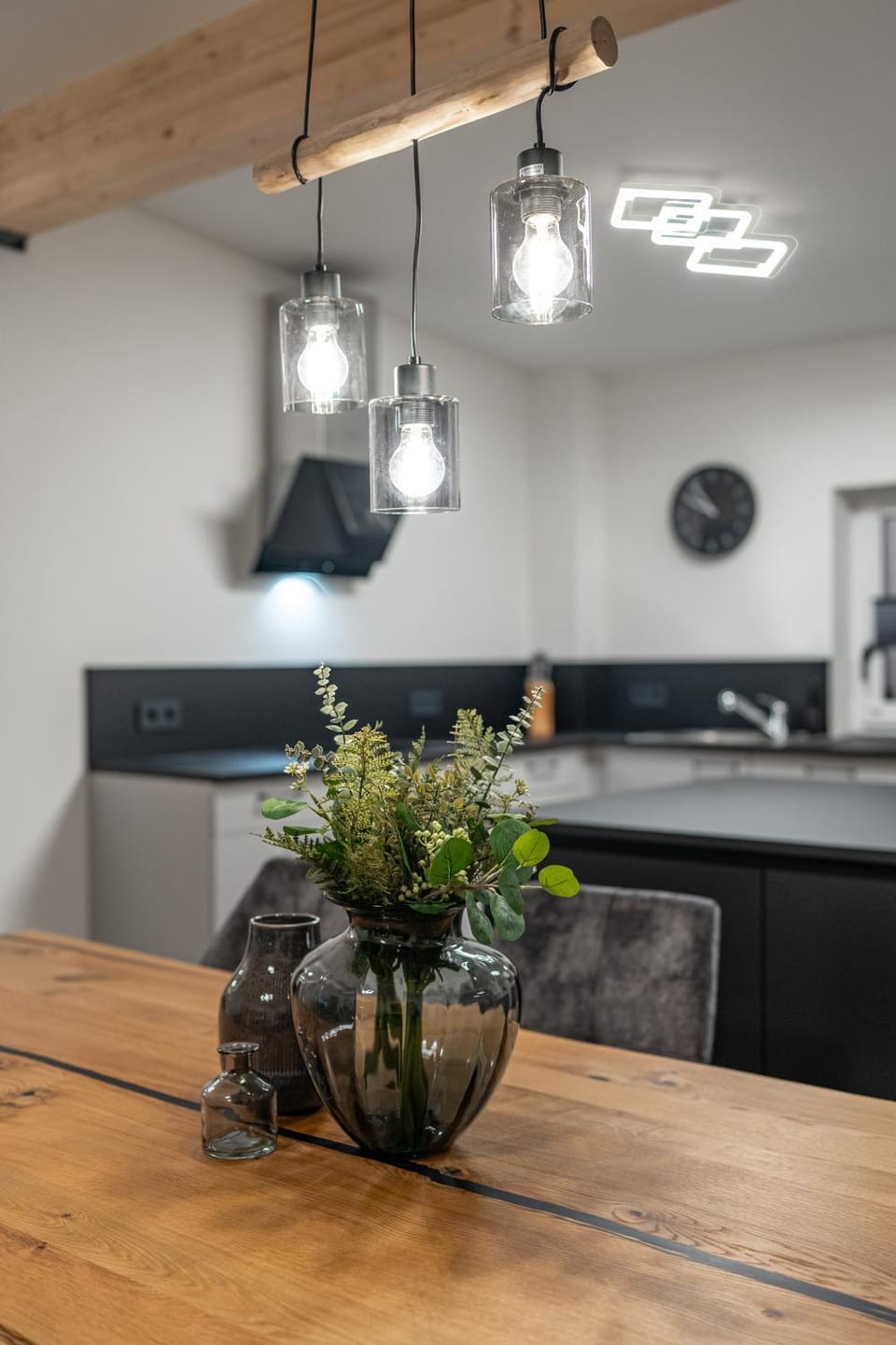 Kitchen or kitchenette, Dining area, stove