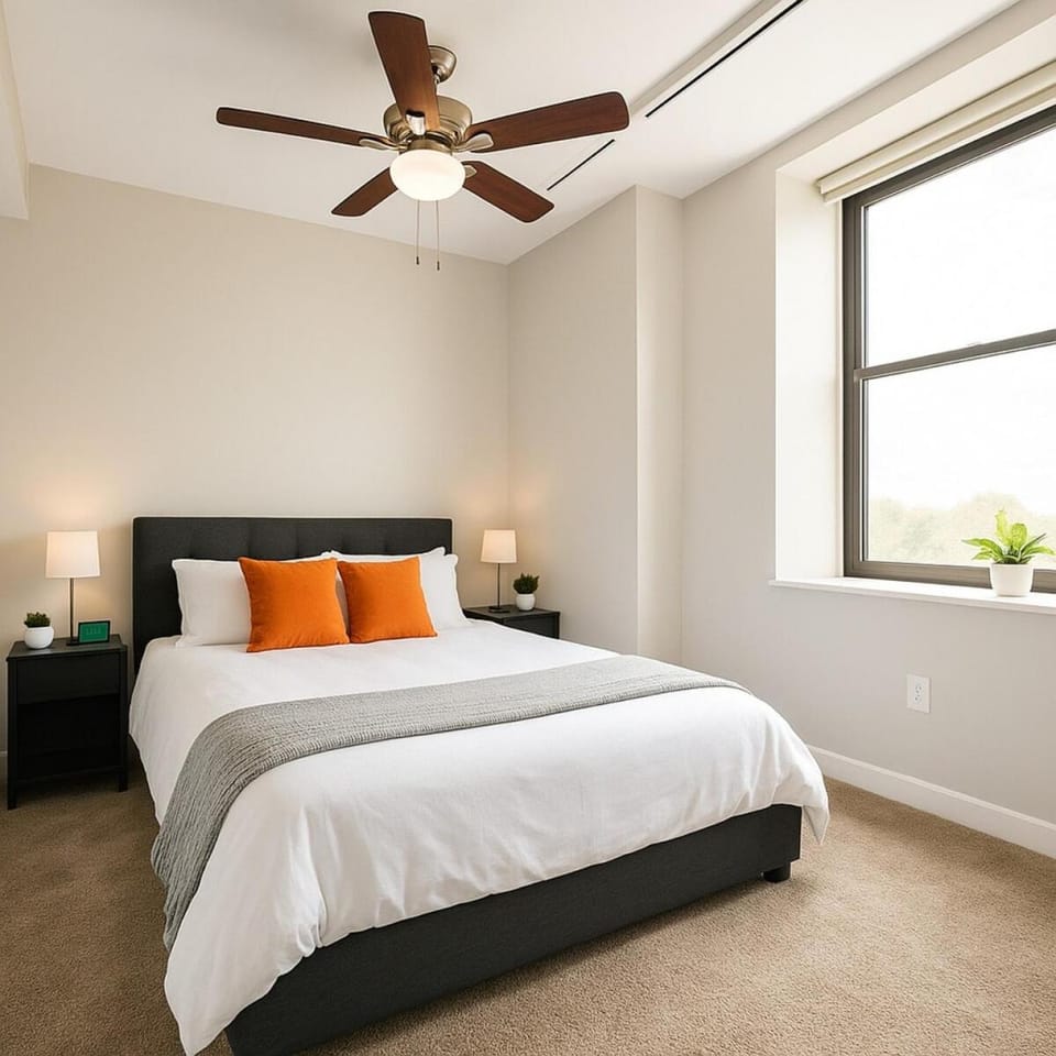 Luxe Downtown Suite Stadiums, R&R HoF, Casino Apartment in Cleveland Heights