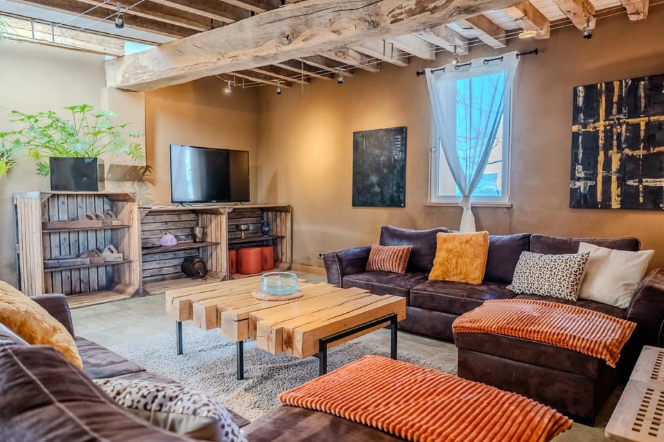 Communal lounge/ TV room, Living room, Seating area