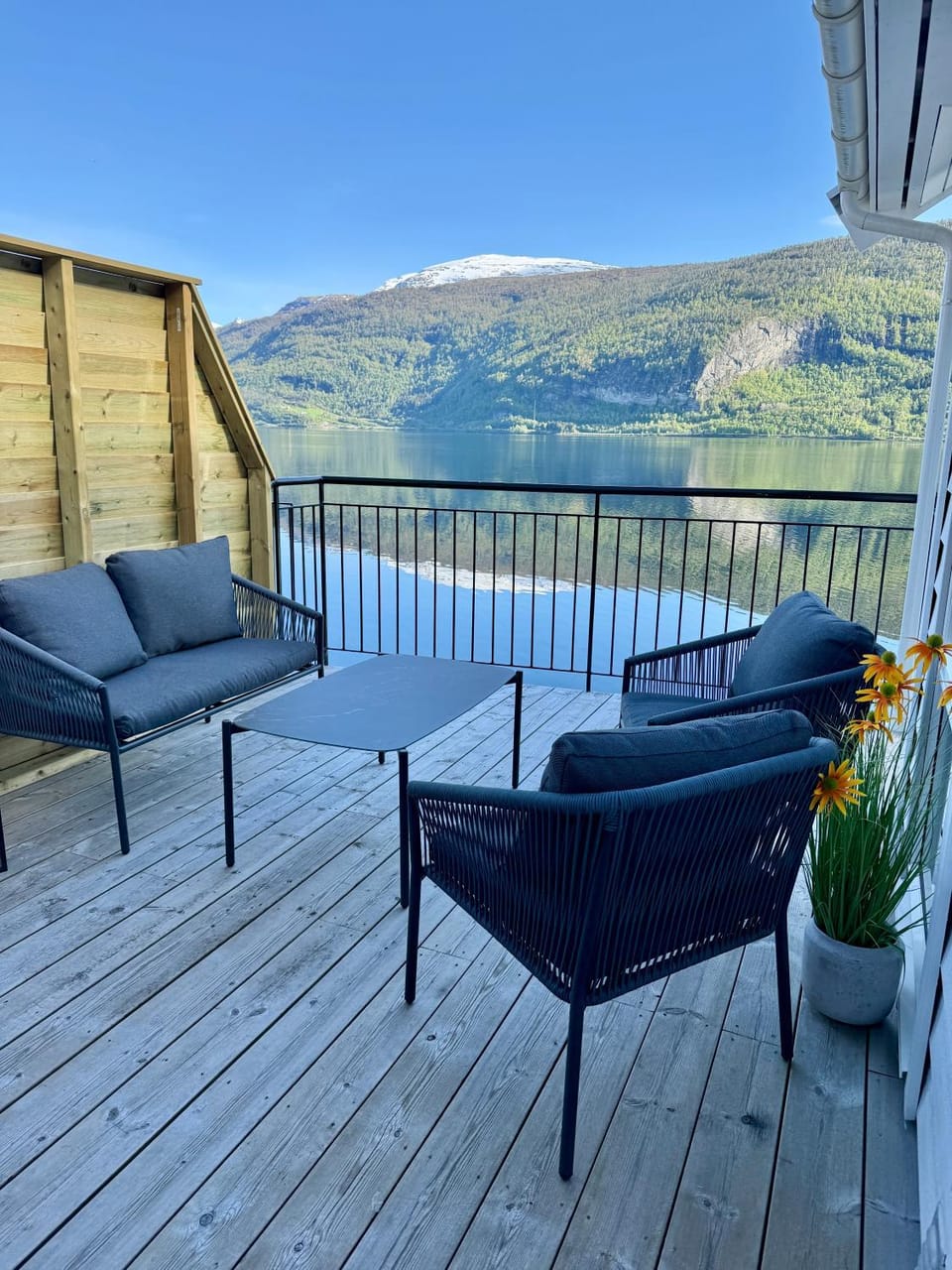 Patio, View (from property/room), Balcony/Terrace, Seating area, Mountain view