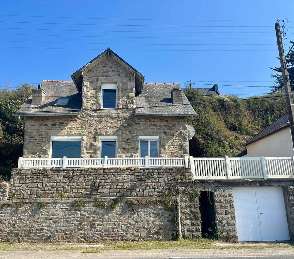 Charming seaside family home - sleeps 8 House in Finistere