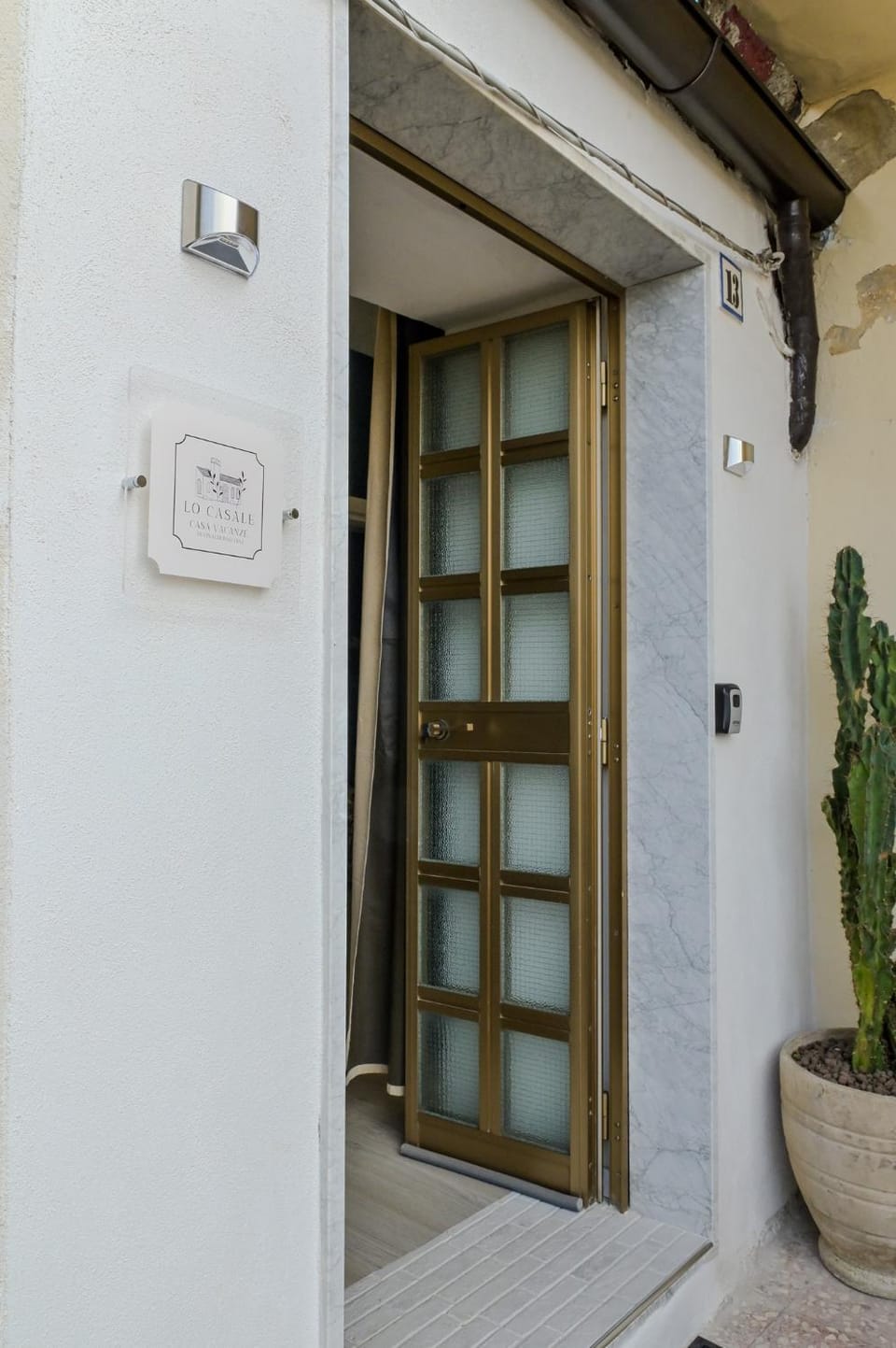 Facade/entrance