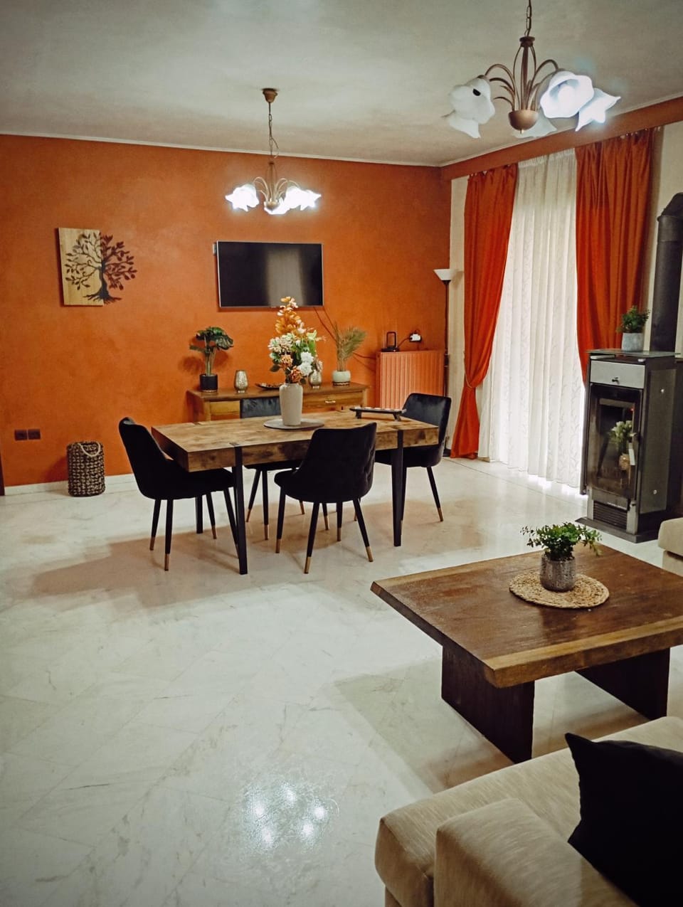 TV and multimedia, Living room, Seating area, Dining area