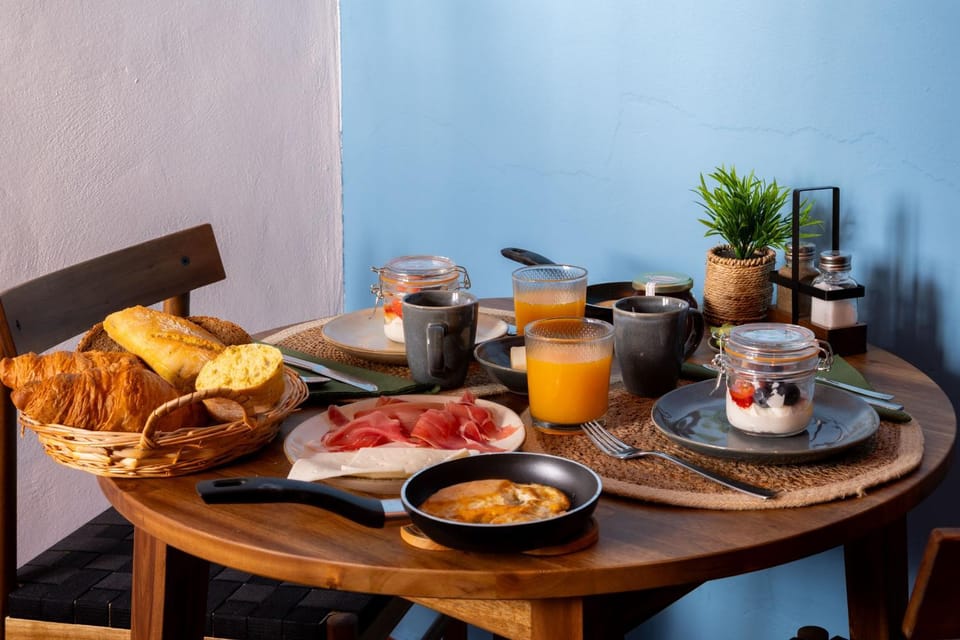 Food and drinks, Breakfast, Continental breakfast