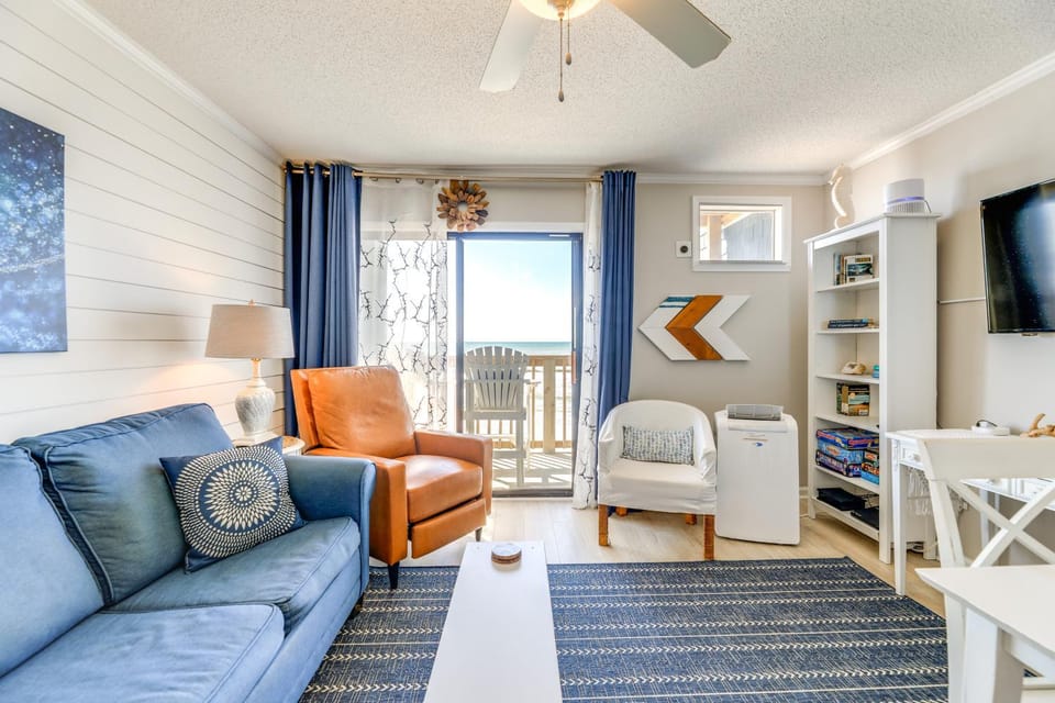 Oceanfront Gem w/ Views in North Topsail Beach House in North Topsail Beach