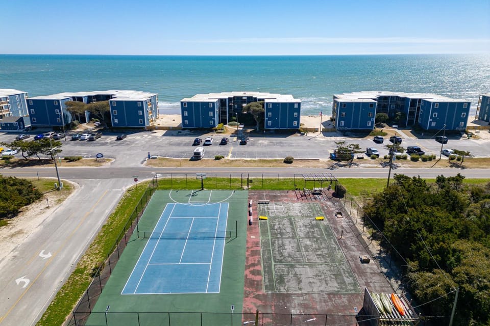 Oceanfront Gem w/ Views in North Topsail Beach House in North Topsail Beach