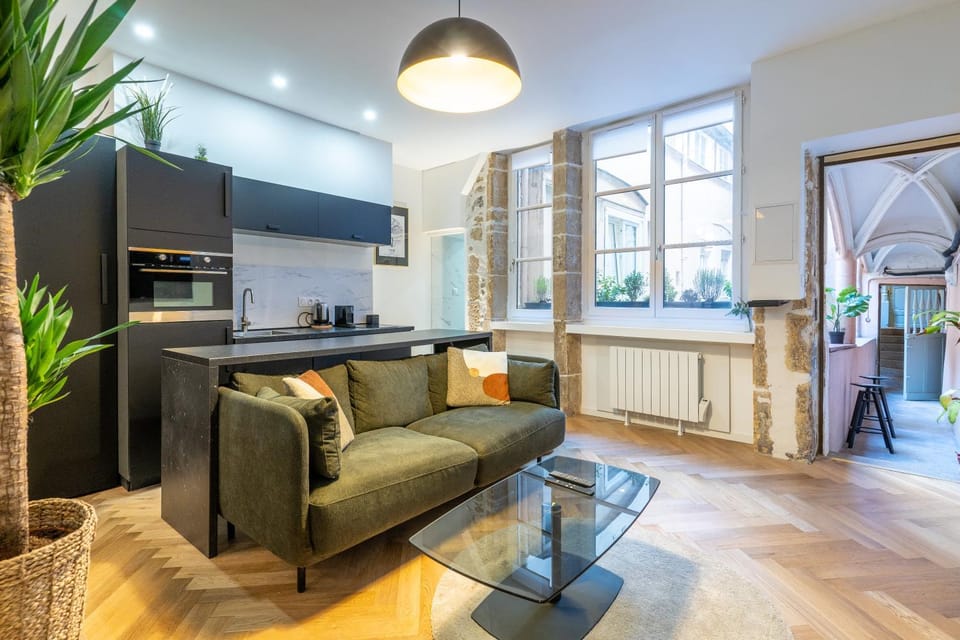 Kitchen or kitchenette, Living room, Seating area, Dining area, oven, stove, kitchen