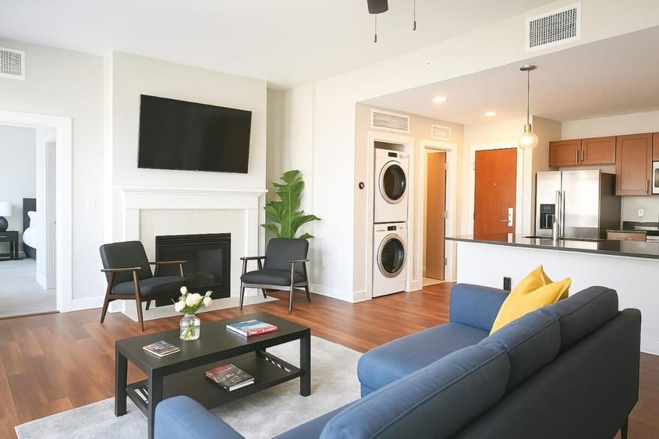 Terminal Tower - Lake View, Stadium, Casino, RnR Apartment in Cleveland Heights