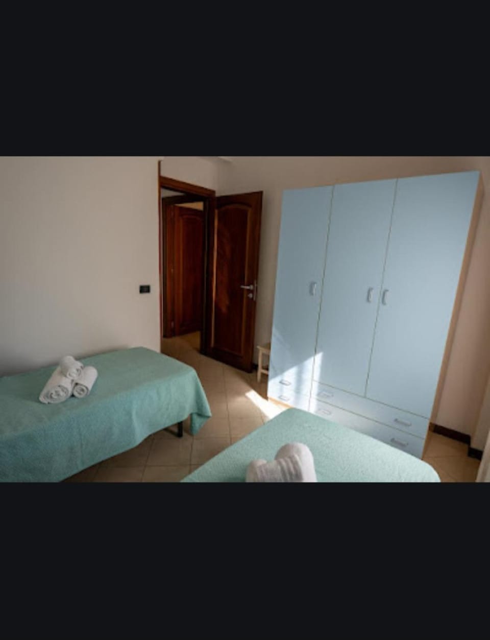 Bed, Photo of the whole room, Bedroom, towels, wardrobe