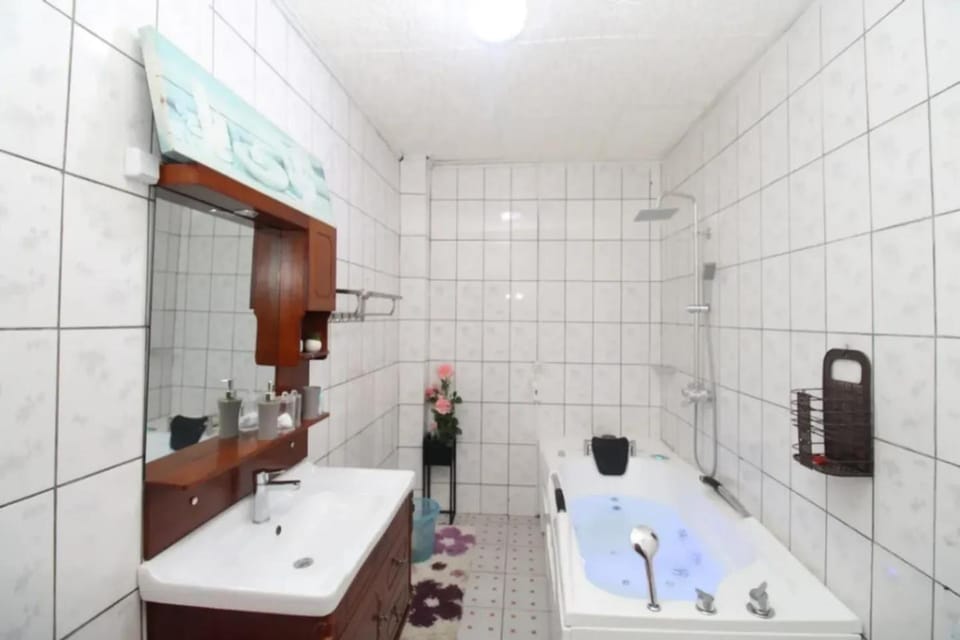 RJS Appart Homey1 avec Jacuzzi Apartment in Douala