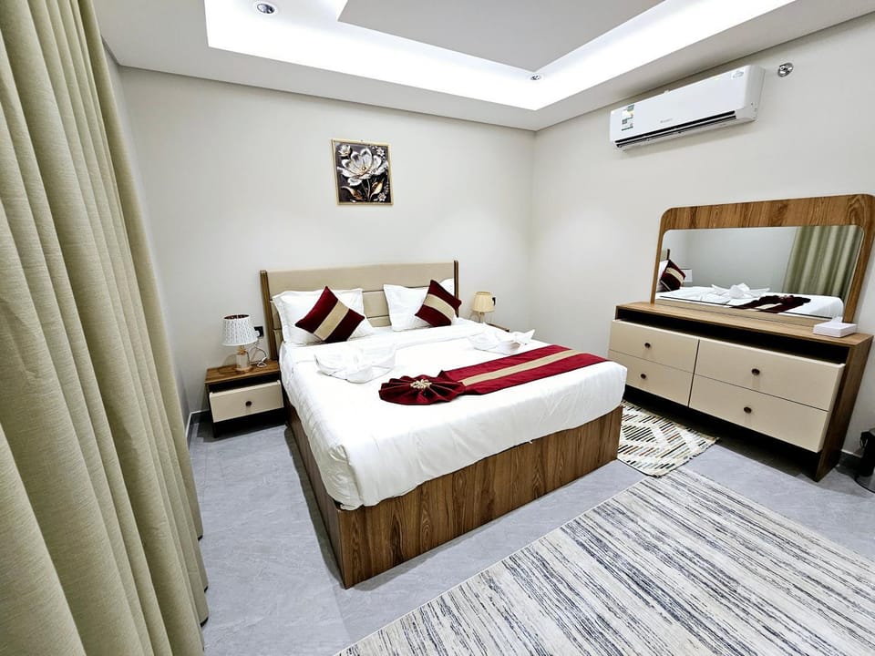 Bed, Photo of the whole room, Bedroom, towels, air conditioner