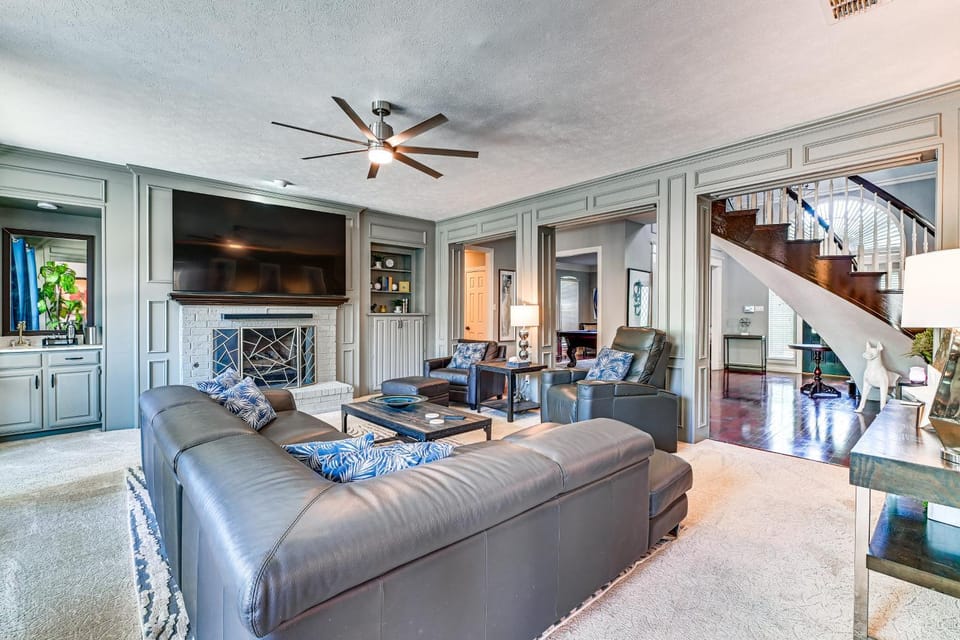 Relax By Pool, Soak in Hot Tub: Plano Home House in Plano