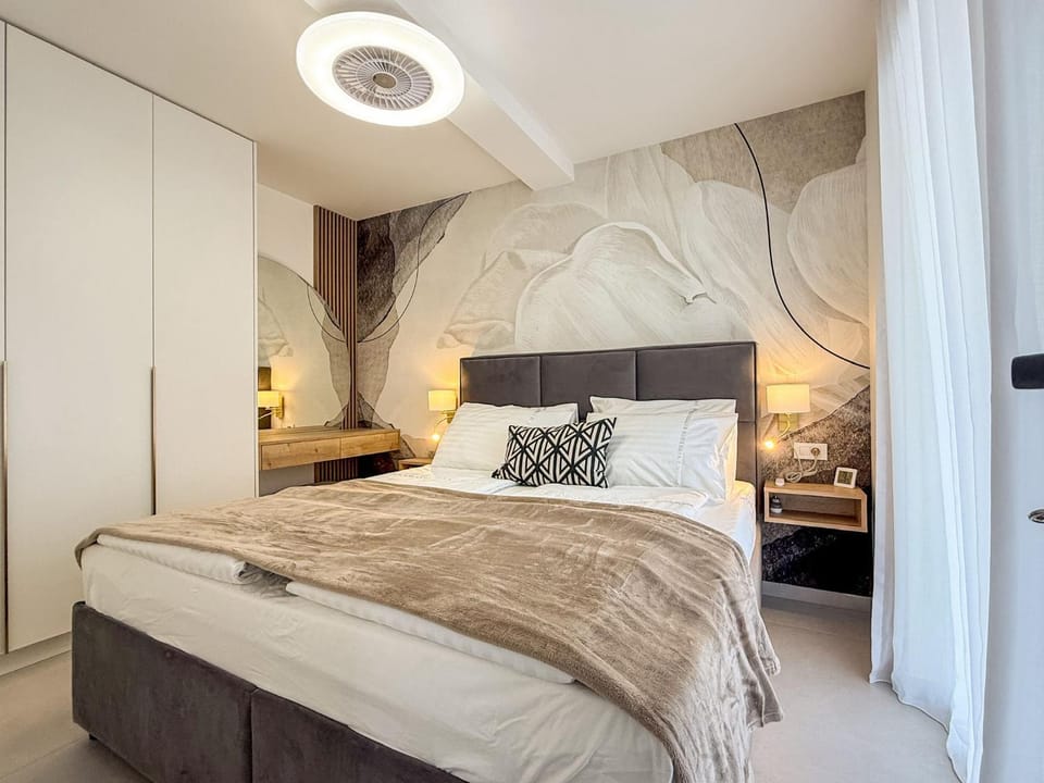 Bed, Photo of the whole room, Bedroom, towels, wardrobe