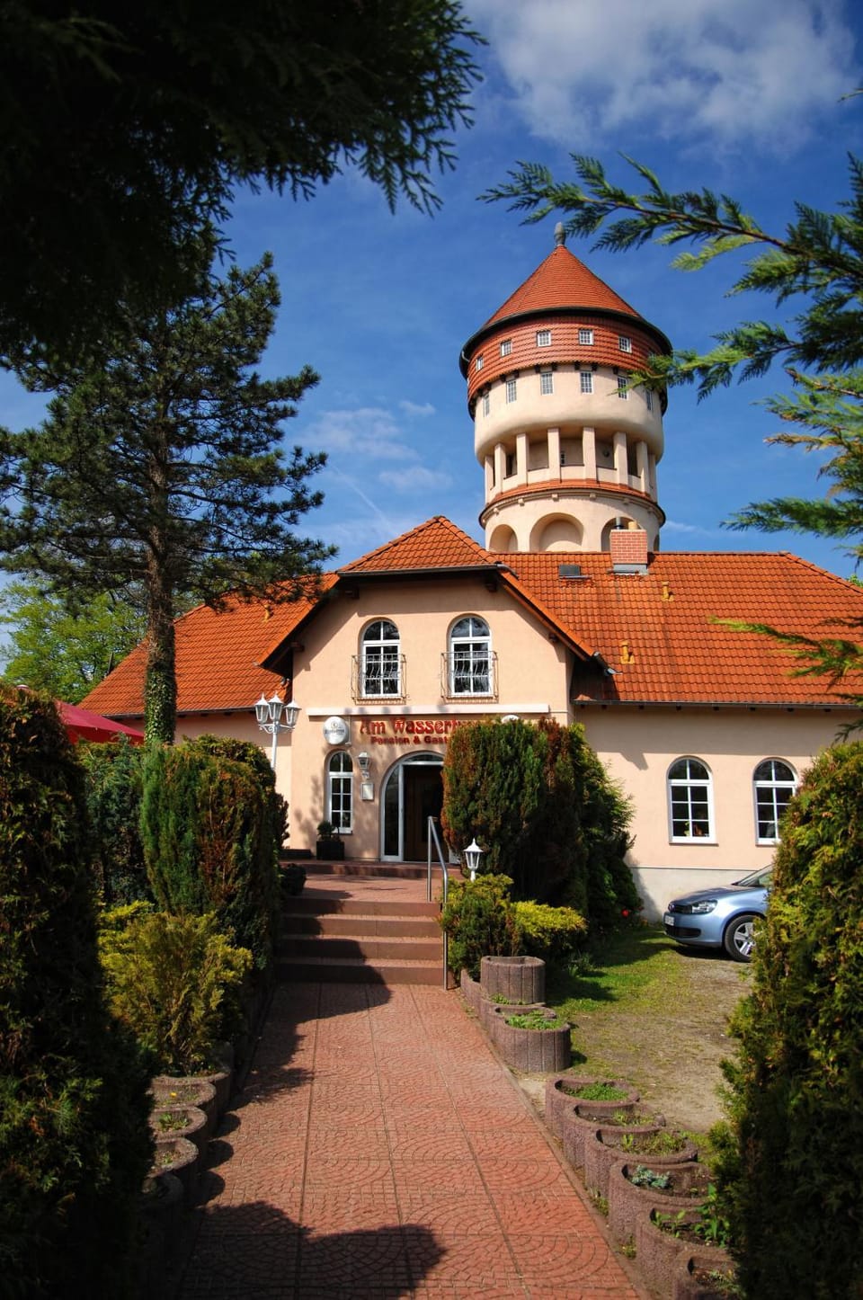 Facade/entrance