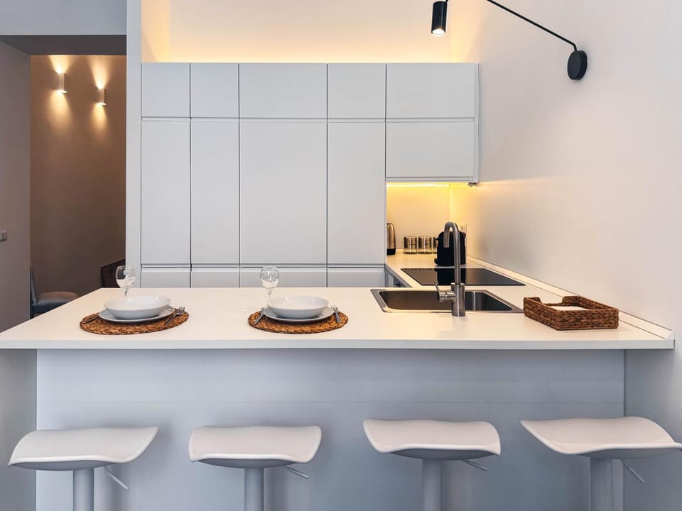 Kitchen or kitchenette, Dining area