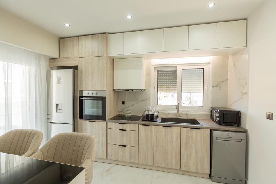Coffee/tea facilities, Kitchen or kitchenette, Dining area, dishwasher, minibar, oven, stove, toaster