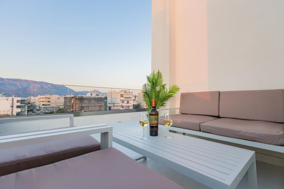 Natural landscape, View (from property/room), Balcony/Terrace, Living room, Seating area, Mountain view