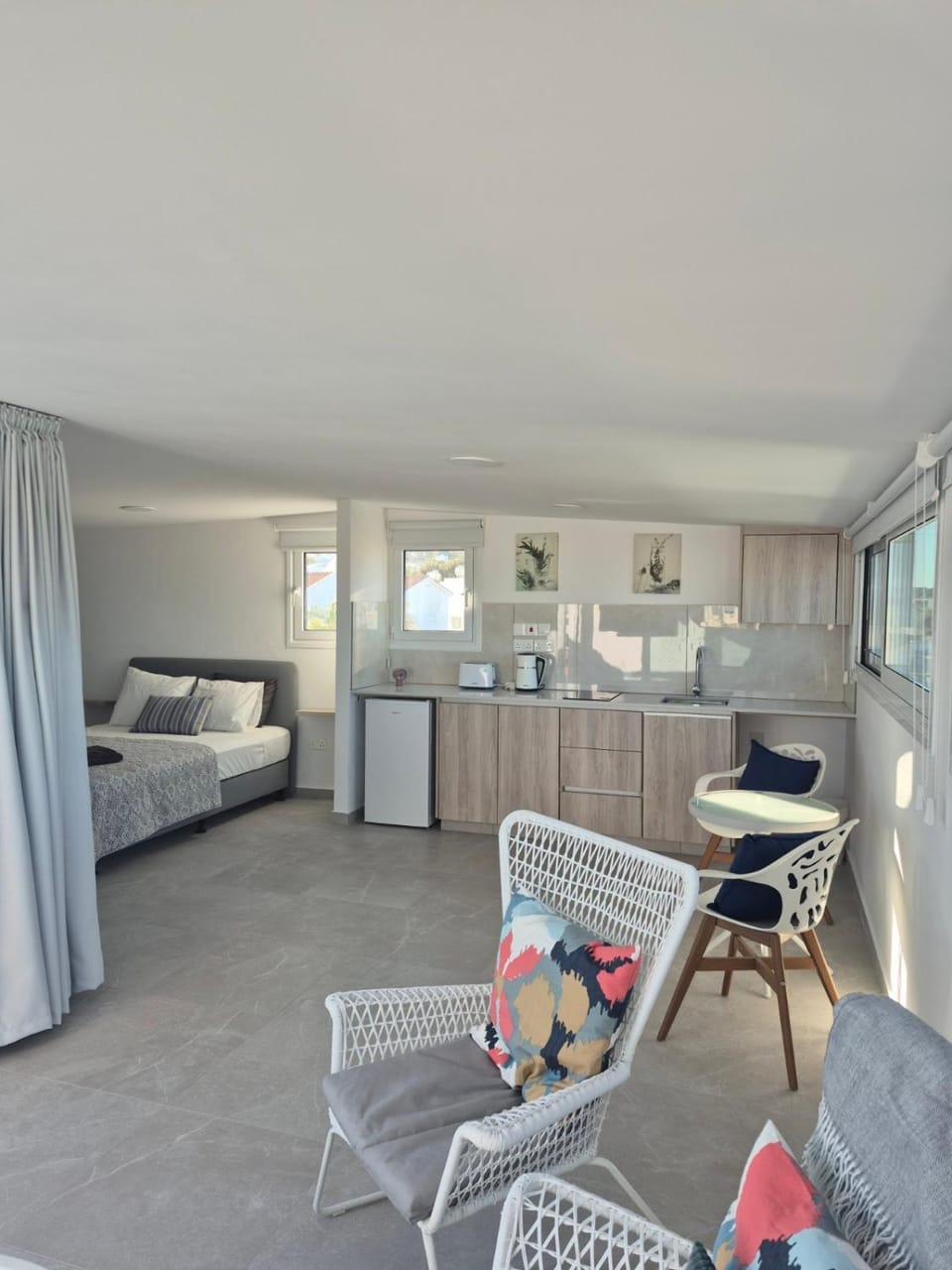 Kitchen or kitchenette, Living room, Seating area, Dining area, minibar