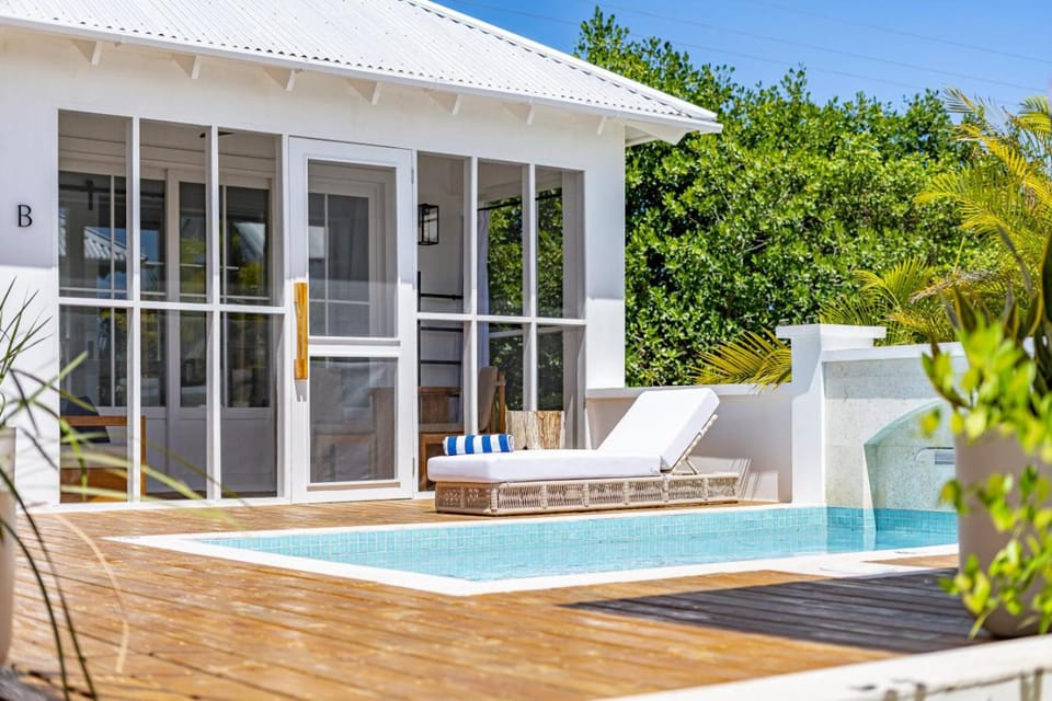 Endless Summer Unit B and Mistico Beach Club plus Boat Shuttle Country House in San Pedro