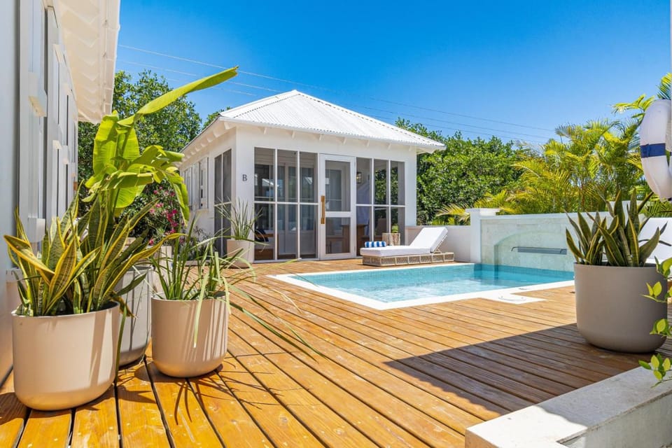 Endless Summer Unit B and Mistico Beach Club plus Boat Shuttle Country House in San Pedro