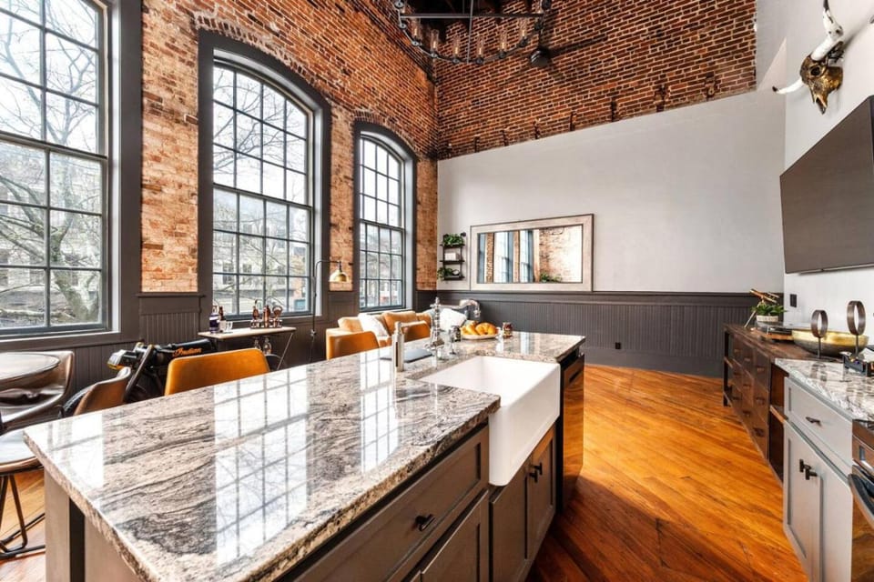 547 Cherry Loft 201 - The Rookery - Luxe Property Apartment in Macon
