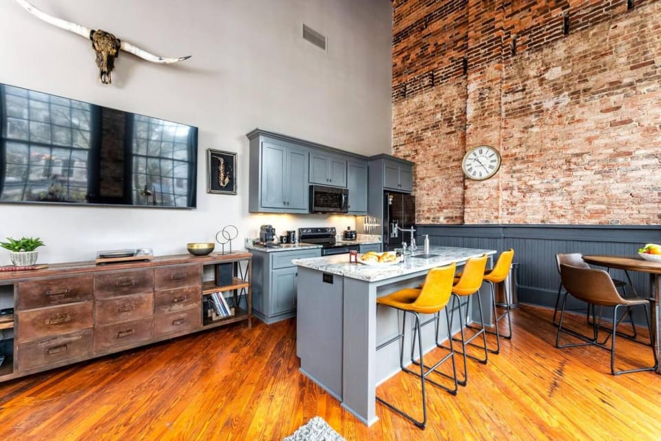 547 Cherry Loft 201 - The Rookery - Luxe Property Apartment in Macon