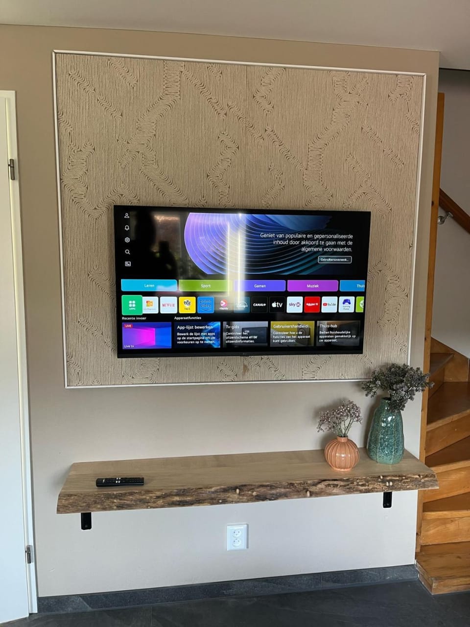 Communal lounge/ TV room
