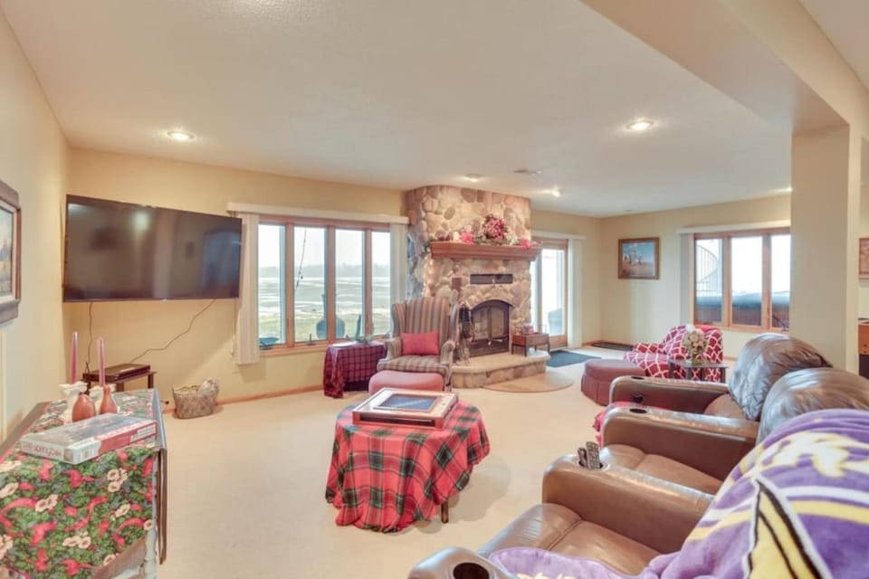 Massive 3 bedroom on the Lake House in Howard Lake