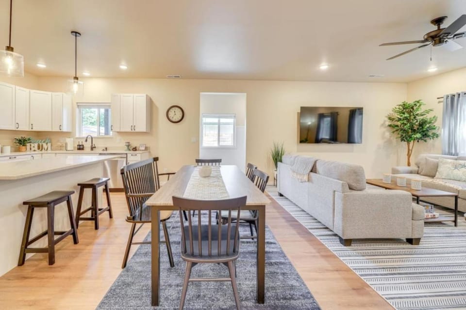 Massive 3 bedroom close to the water House in Oregon