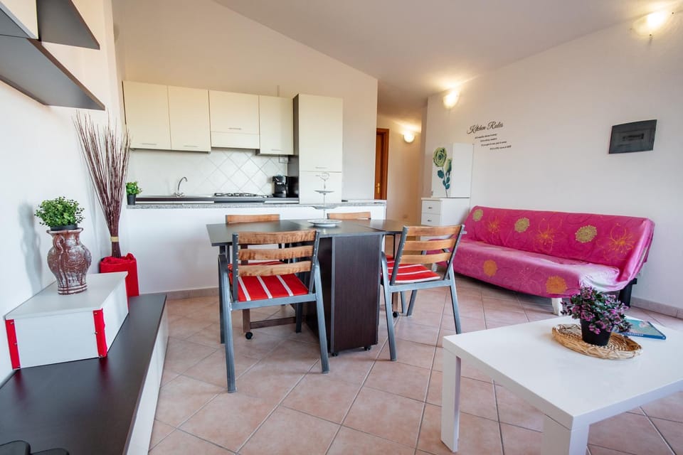 Kitchen or kitchenette, Living room, Seating area, Dining area, oven, stove