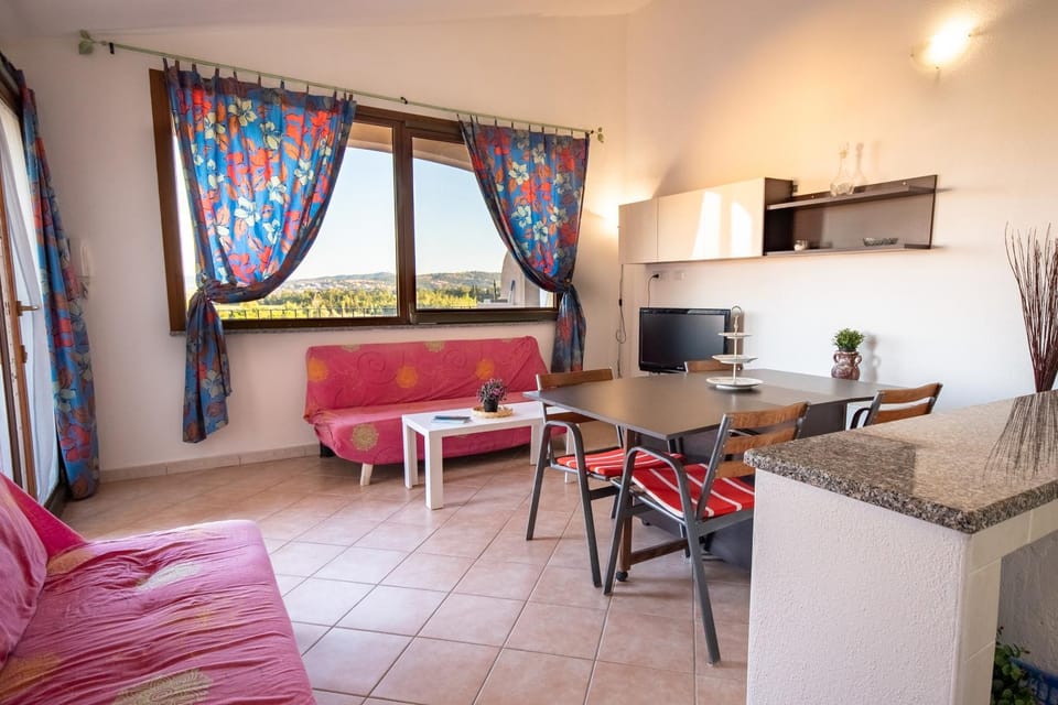Communal lounge/ TV room, Kitchen or kitchenette, Living room, Dining area