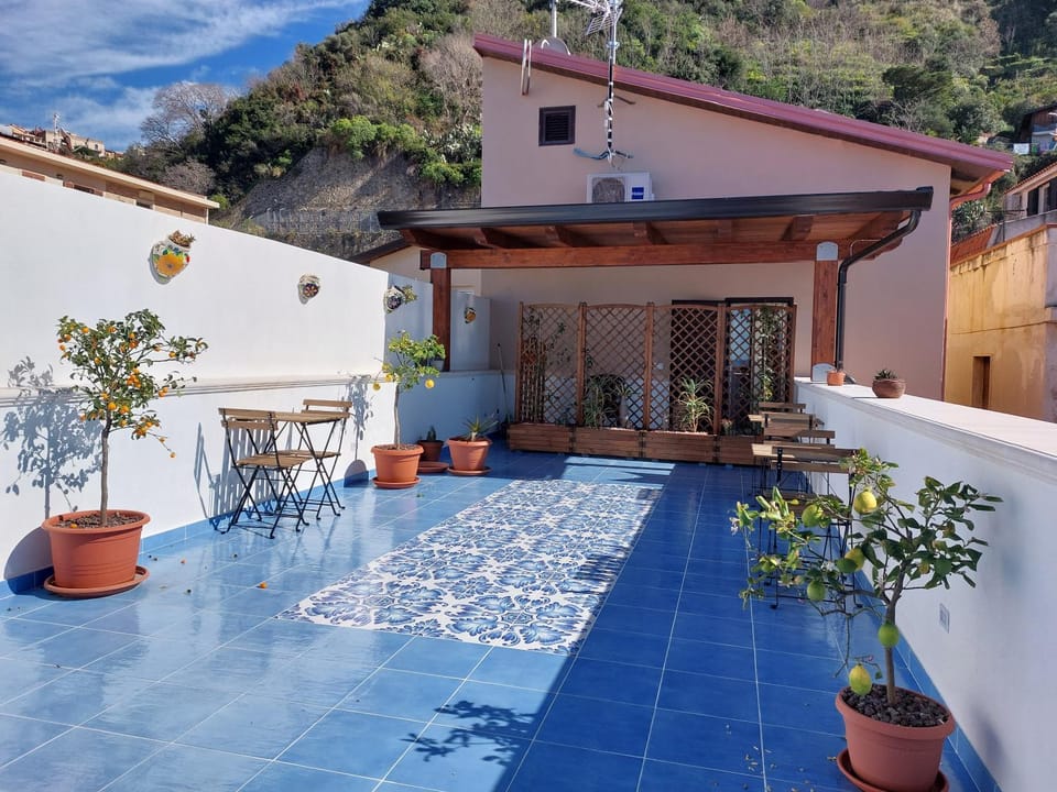 Balcony/Terrace, Internal: Not applicable to any particular room
