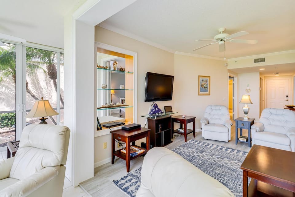 Walk to Stuart Beach: Resort Condo w/ Water View! House in Hutchinson Island