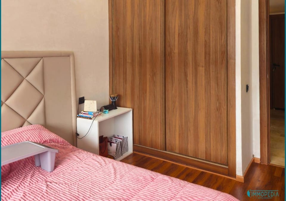 Photo of the whole room, Bedroom, wardrobe