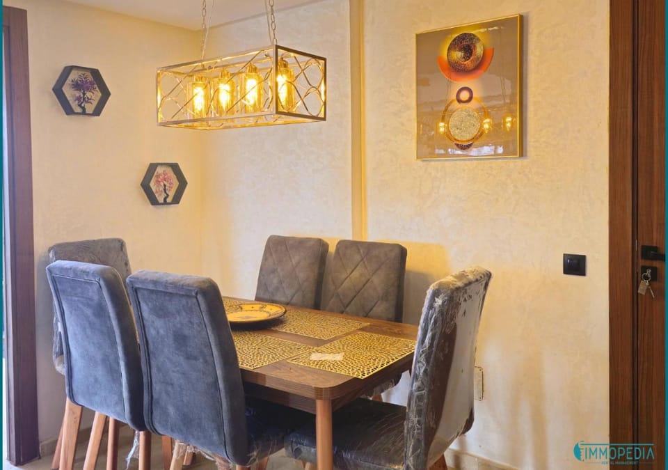 Seating area, Dining area