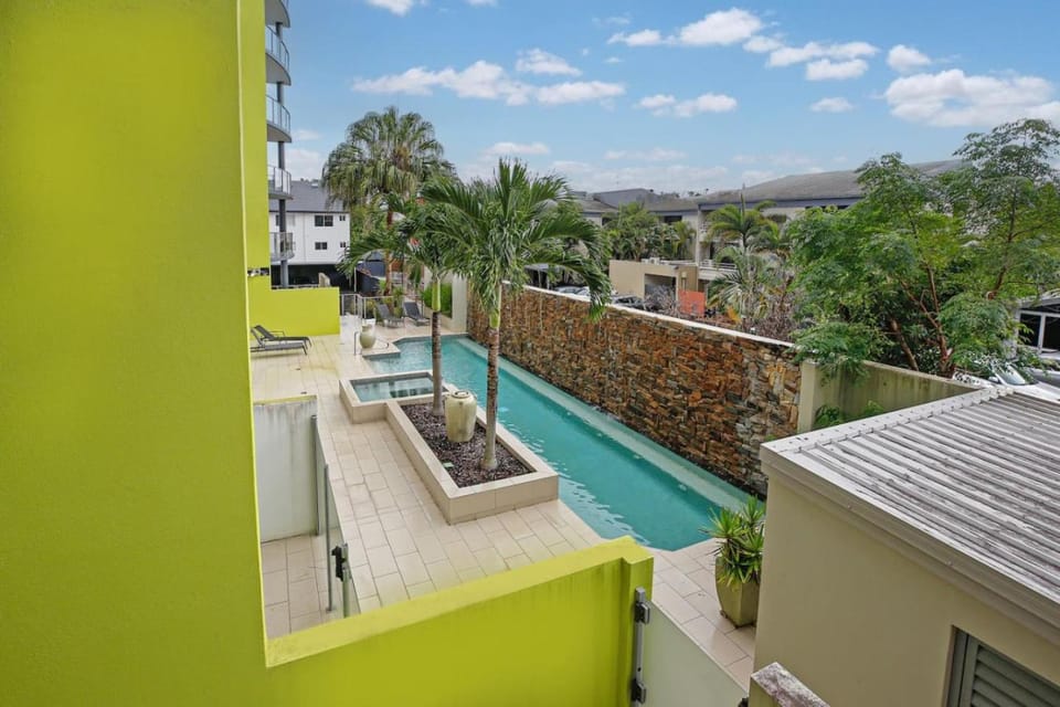 Property building, Day, Balcony/Terrace, Pool view, Swimming pool