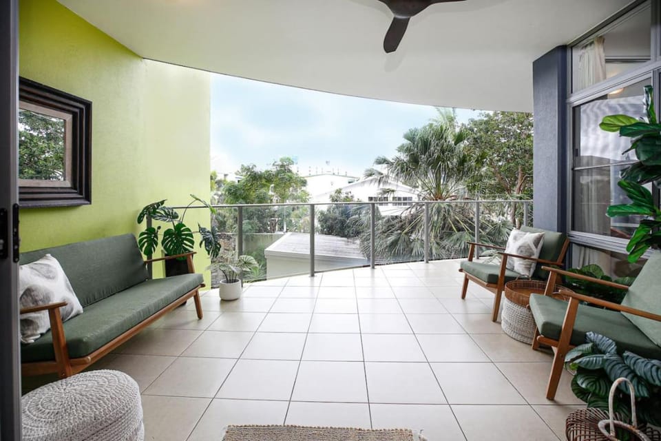 Day, View (from property/room), Balcony/Terrace, Seating area, Pool view, internet