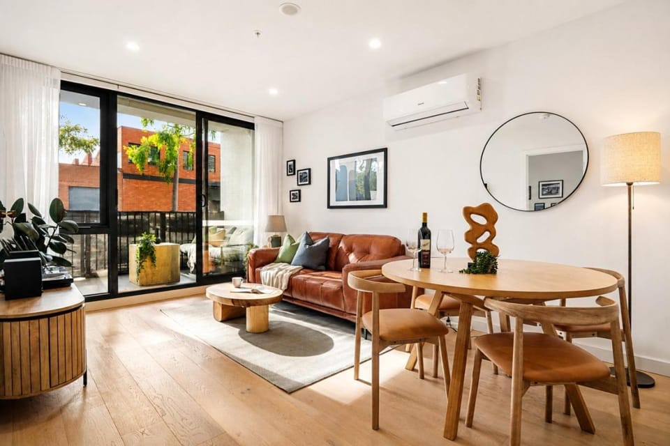 TV and multimedia, Kitchen or kitchenette, Living room, Seating area, Dining area, air conditioner