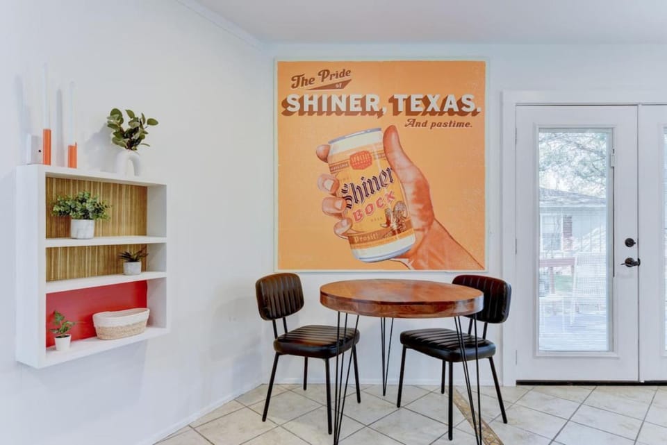 Downtown - Shiner Bungalow at Beer Ranch Project House in Wimberley