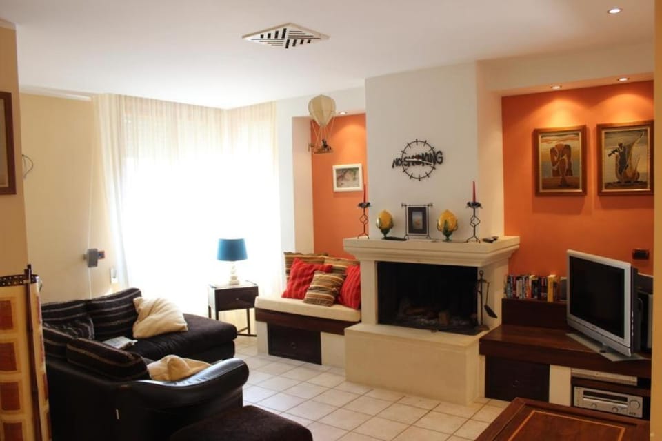 Communal lounge/ TV room