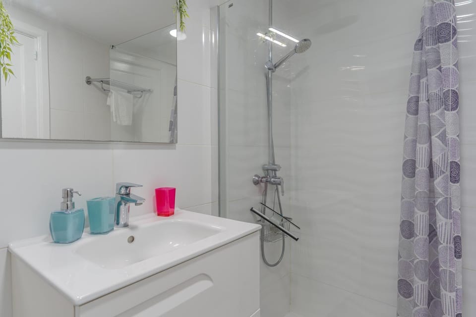 Shower, Bathroom, towels